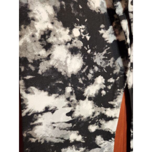 No Boundaries Women Black & White Tie Dye Flared Pants Elastic Waist Size M NWT! - Picture 4 of 7